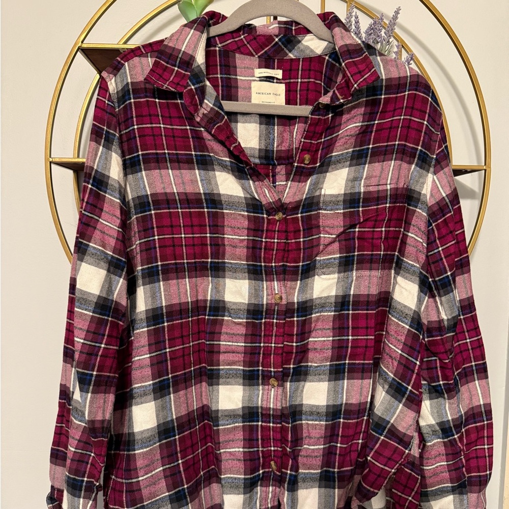 🖤 American Eagle Outfitters Burgundy and Black Plaid Shirt 🖤